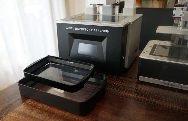 El depósito de la impresora 3D Anycubic Photon M3 Premium, comparado con el de la Photon Mono X