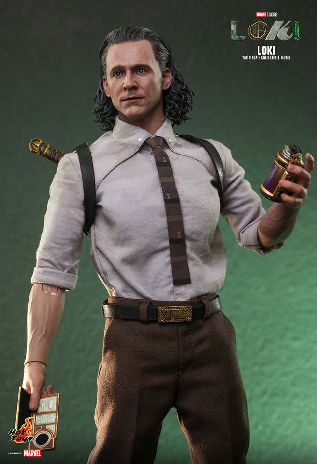 Image for article titled Loki and Sylvie Look Deep Into Each Other’s Souls in Their New Hot Toys Figures