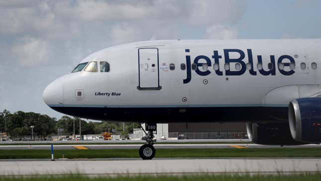 Image for article titled JetBlue Left Passengers Stuck On Plane After Midnight