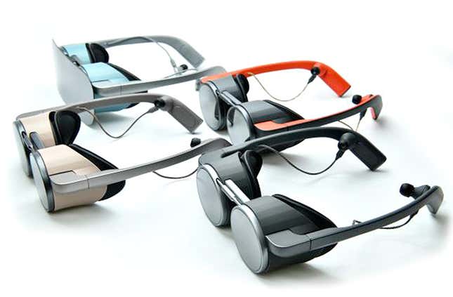 Imagen para el artículo titulado Panasonic ha creado unas gafas VR en alta definición con HDR que por fin parecen unas gafas