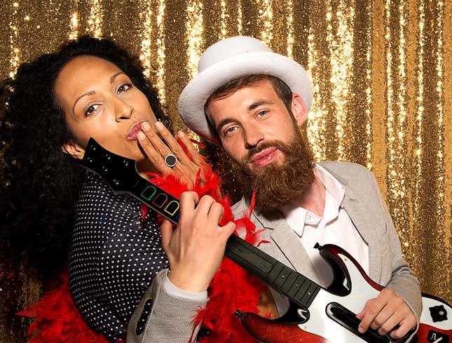 Image for article titled Hardware Hack! This ‘Guitar Hero’ Guitar Is Being Used As A Wedding Photobooth Prop