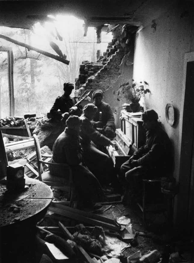 soldiers at piano