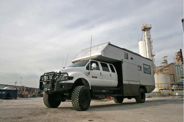 Image for article titled This Is What You Carry Everyday In Your Cars