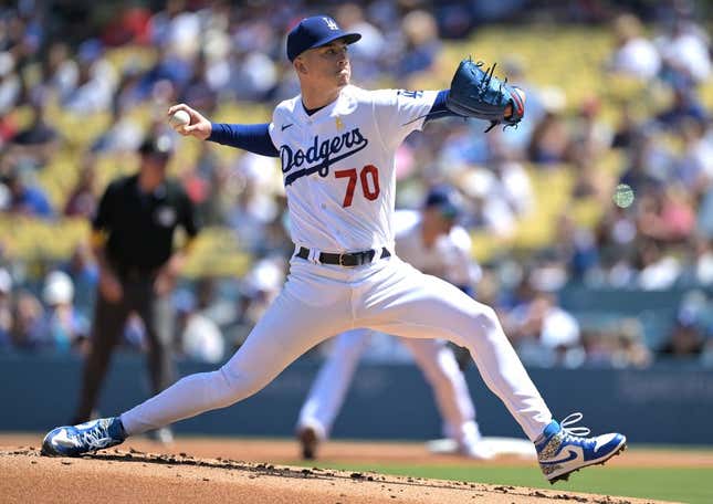 3. September 2023;  Los Angeles, Kalifornien, USA;  Los Angeles Dodgers Starting Pitcher Bobby Miller (70) liefert im ersten Inning gegen die Atlanta Braves im Dodger Stadium auf die Platte.