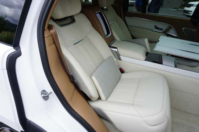 Image for article titled The New Range Rover Is All Things To Very Few Men