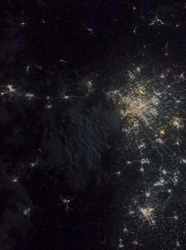Imagen para el artículo titulado Otro punto de vista: China publica nuevas fotos desde su estación espacial y la superficie de Marte