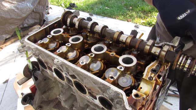 Image for article titled Check Out What A Toyota Prius Engine Looks Like After 303,000 Miles