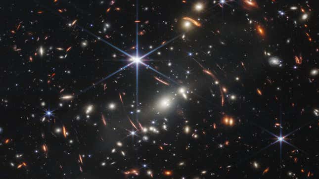 Imagen para el artículo titulado Contempla la imagen más profunda de nuestro universo: la primera foto a todo color del Webb ya está aquí