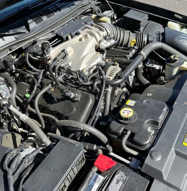 Image for article titled At $19,500, Would You Let This 2003 Mercury Marauder Steal Your Heart?
