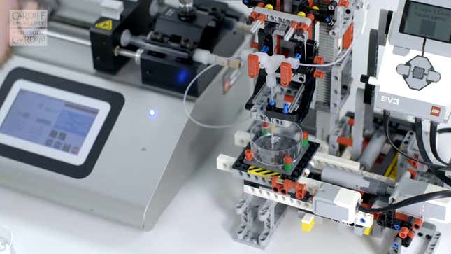 Aspecto de la impresora 3D de Lego que imprime piel.