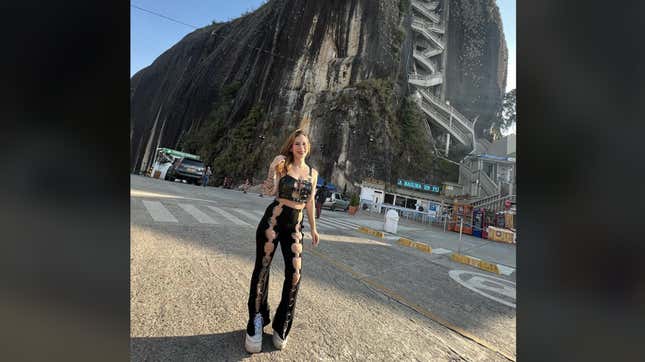 A screenshot of adult film star Katty Blake in front of the Rock of Guatapé, the historical landmark where she performed and recorded a sex act.