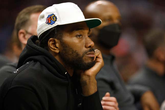 Image for article titled A tribute to the omnipresent NBA stars who never played a minute