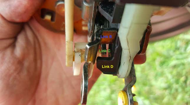 Image for article titled This Is Why You Can't Unlock A Car Door If Someone Is Trying To Open It At The Same Time