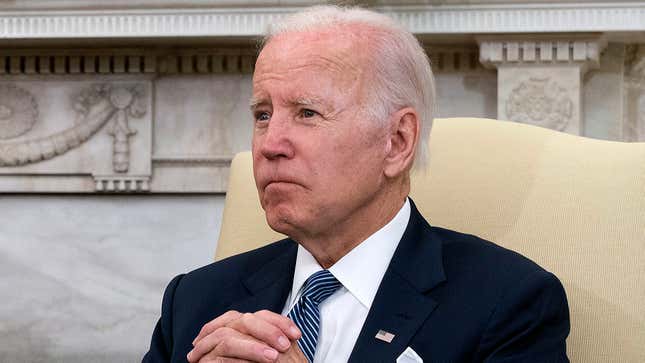Image for article titled Joe Biden Reassures Himself People Not Thinking About Him That Much