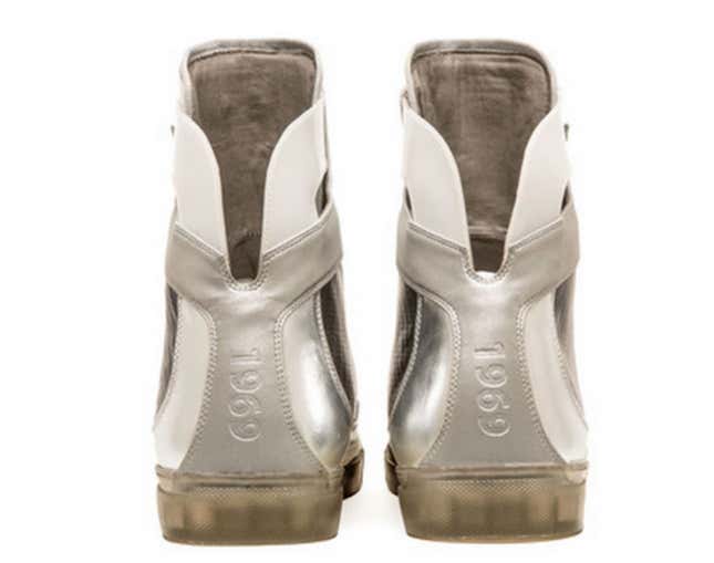 GE moon boots back view