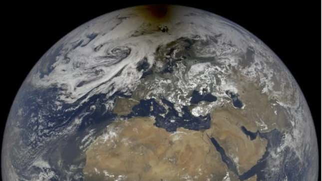 Imagen para el artículo titulado La NASA comparte una espectacular imagen del último eclipse solar tomada a 1,5 millones de kilómetros de la Tierra