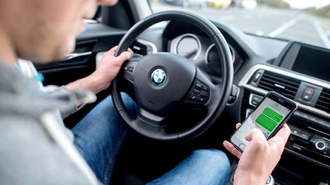 Image for article titled The IIHS Wants More U.S. States to Ban Phone Use in Vehicles