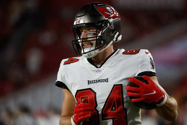 Oct 2, 2022; Tampa, Florida, USA; Tampa Bay Buccaneers tight end Cameron Brate (84) against the Kansas City Chiefs prior to the game at Raymond James Stadium.