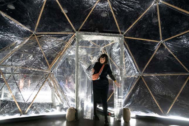 Image for article titled An immersive art installation lets you see, smell and feel the toxic fog of polluted cities