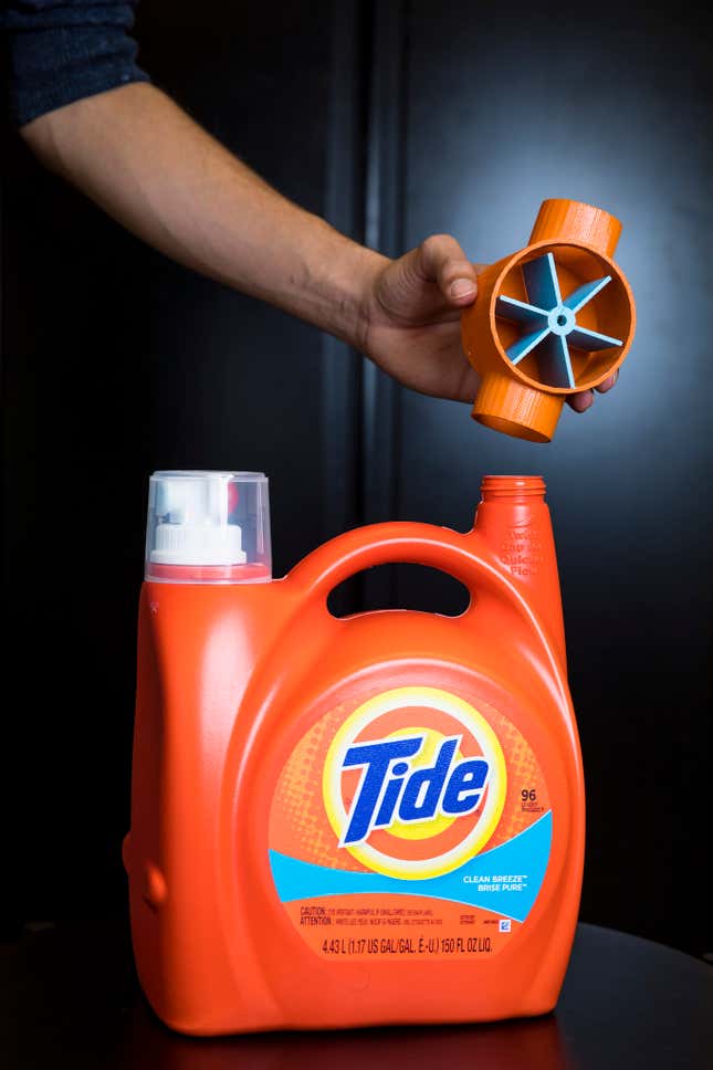 An electricity-free liquid flow monitor, attached to a bottle of detergent.