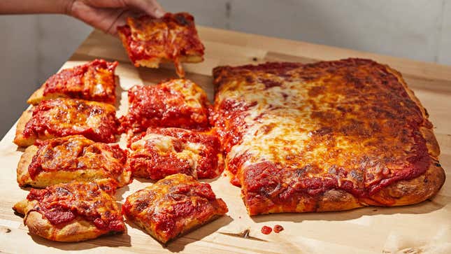 Image for article titled Philly pizza makers selling pies for pickup on their front porch