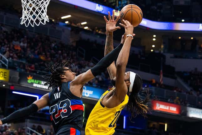 Apr 7, 2023; Indianapolis, Indiana, USA; Indiana Pacers forward Isaiah Jackson (22) shoots the ball while  Detroit Pistons guard Jaden Ivey (23) defends in the first half at Gainbridge Fieldhouse.