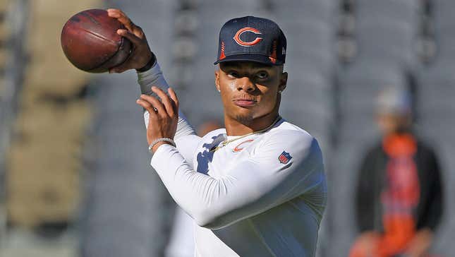 Bears’ QB Justin Fields continues to earn the love of Chicagoans, this time by making a Stoolie cry.