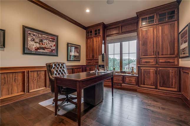 Image for article titled Phil Kessel's Pittsburgh House Is For Sale, And It Has The Loneliest Home Theater In The World