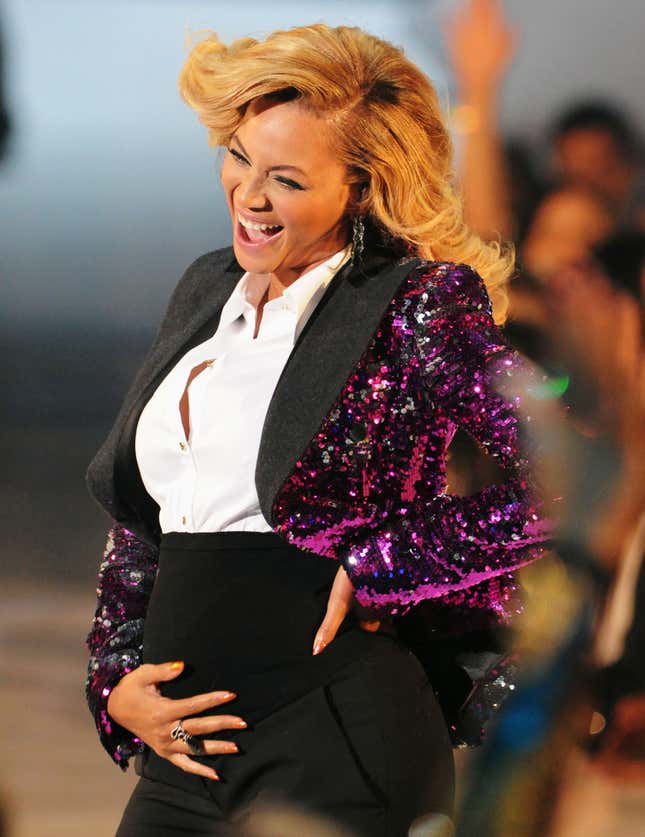 Image for article titled The Best Black Baby Bump Reveals Of All Time