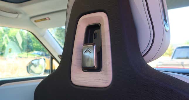 Image for article titled Your Guide To The 2022 Rivian R1T Electric Pickup's Incredible Gadgets