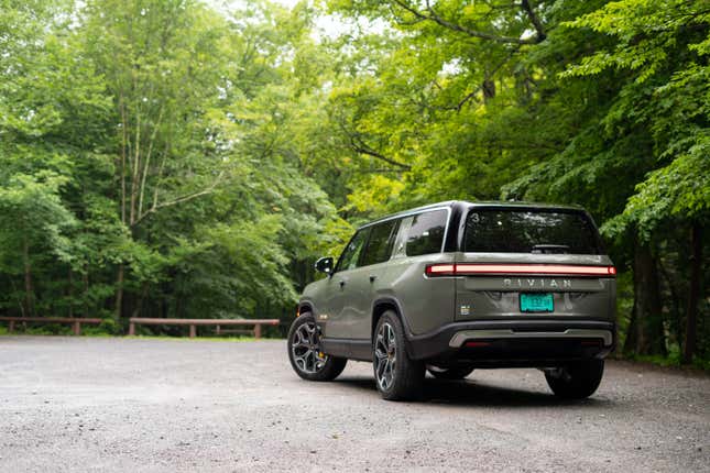Image for article titled The 2022 Rivian R1S Is the Rightful Heir to the Land Cruiser Throne