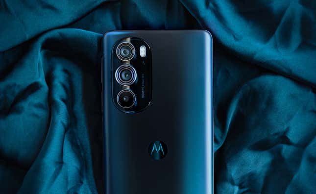Imagen para el artículo titulado Moto Edge 30 Pro: Motorola regresa a los flagship con el Snapdragon más potente hasta la fecha