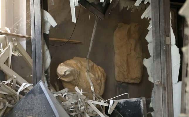 A damaged statue, March 2016.