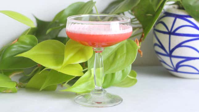 Image for article titled 20 Pretty Valentine&#39;s Day Cocktails to Make for the One You Love
