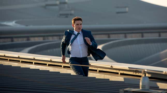 Tom Cruise runs in Mission: Impossible 7