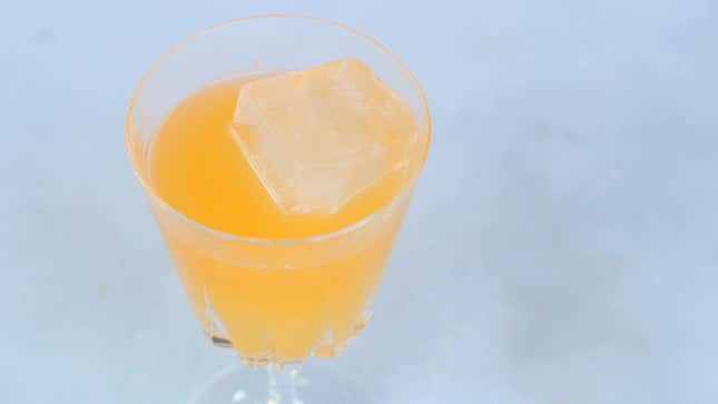 Image for article titled Blend Nectarines and Vermouth for a Fruity Summer Sipper