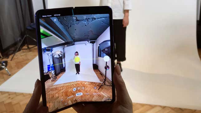 Image for article titled Report: Samsung in &#39;Final Stages&#39; of Fixing Galaxy Fold After Pre-Launch Disaster