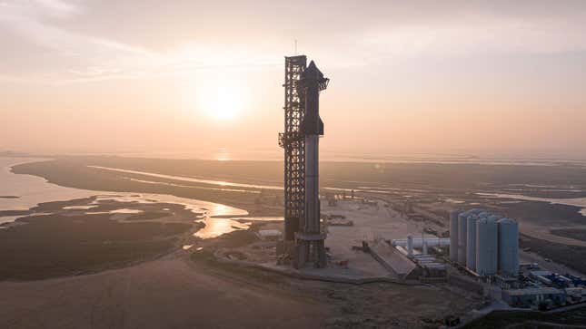 Imagen para el artículo titulado Starship, el cohete más grande del mundo, se prepara hoy para su primer vuelo