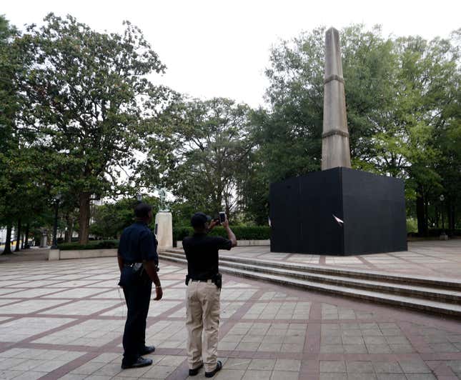  The confederate monument in Linn Park after Birmingham covered, August 2017.