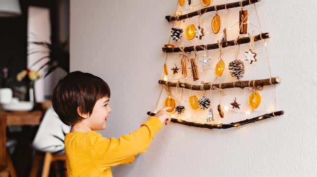 Image for article titled Four Ways to DIY a Christmas Tree