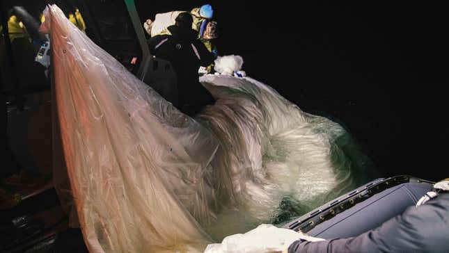 Image for article titled Navy Releases Up-Close Pics of Chinese Spy Balloon Retrieval