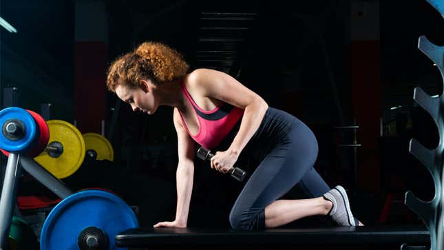 woman doing a dumbbell row