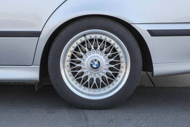 Image for article titled At $8,500, Could You Build A Relationship With This 1999 BMW 528i Touring?