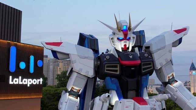 Imagen para el artículo titulado China finaliza su propia y espectacular estatua de Gundam a tamaño real