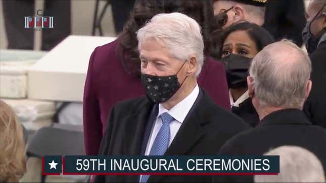 Image for article titled Bill Clinton Wears His Mask Like Every Man in a Suburban Grocery Store