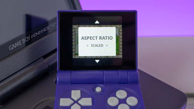 That 1.52-inch screen pushes just 240x240 pixels at 50Hz, and it means you’ll be mostly using the FunKey S for quick pick up and play sessions.