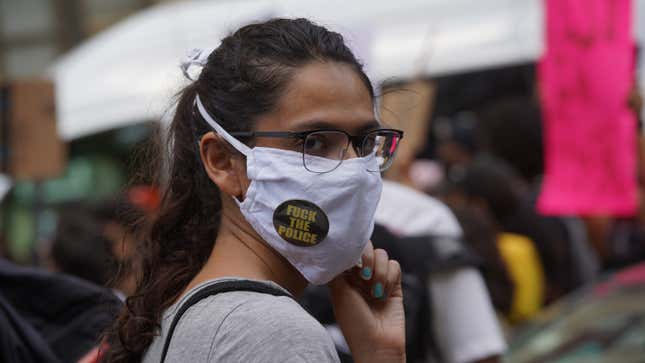 Image for article titled How Are Protests in Your City Handling Coronavirus Safety?