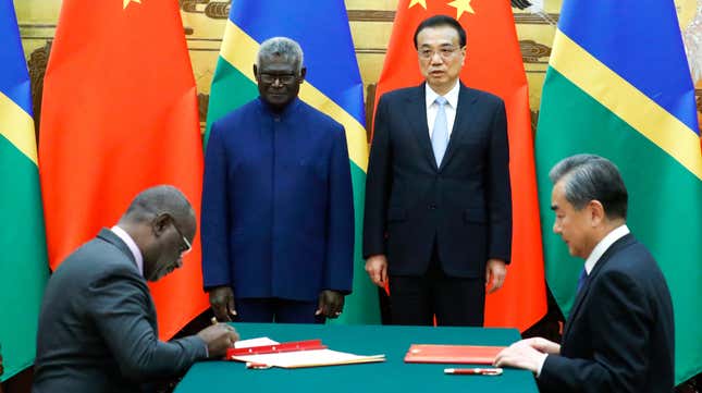 Solomon Islands Prime Minister Manasseh Sogavare meets with Chinese Premier Li Keqiang at a signing ceremony in 2019.