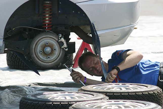 Image for article titled These Are the Life Skills You&#39;ve Learned by Working on Cars