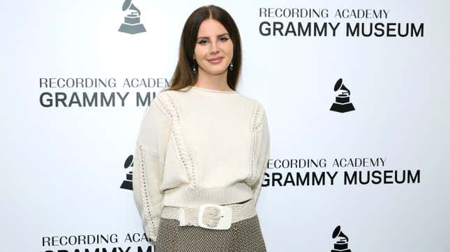 Image for article titled Lana Del Rey Is Posting Through It
